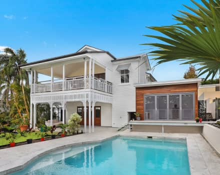  HD17 90 Oxford St Soho 